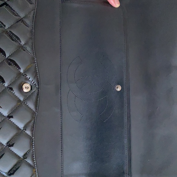 ❤️SOLD ❤️Chanel Black Quilted Patent Leather Maxi Classic Double Flap Bag - Picture 13 of 15
